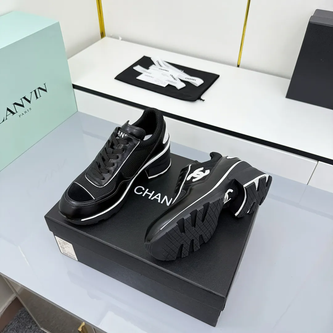 👟👟Ex-factory price 660👟👟 Chanel casual small leather shoes ~ original calfskin panda shoes Chanel 25C latest hot style panda black and white sports shoes casual sneakers small fragrance hot item classic black and white panda color coco girls must pay for it Fabric: original customized first-layer cowhide Inner: original imported breathable mesh lining Outsole: Original molded rubber + TPU combination Size: Women's 35-41